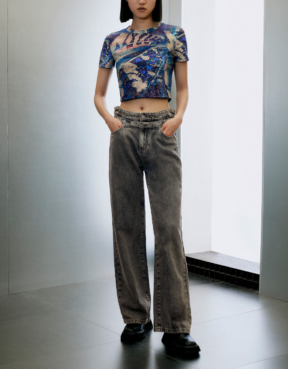 Wide-Leg Jeans With Belt