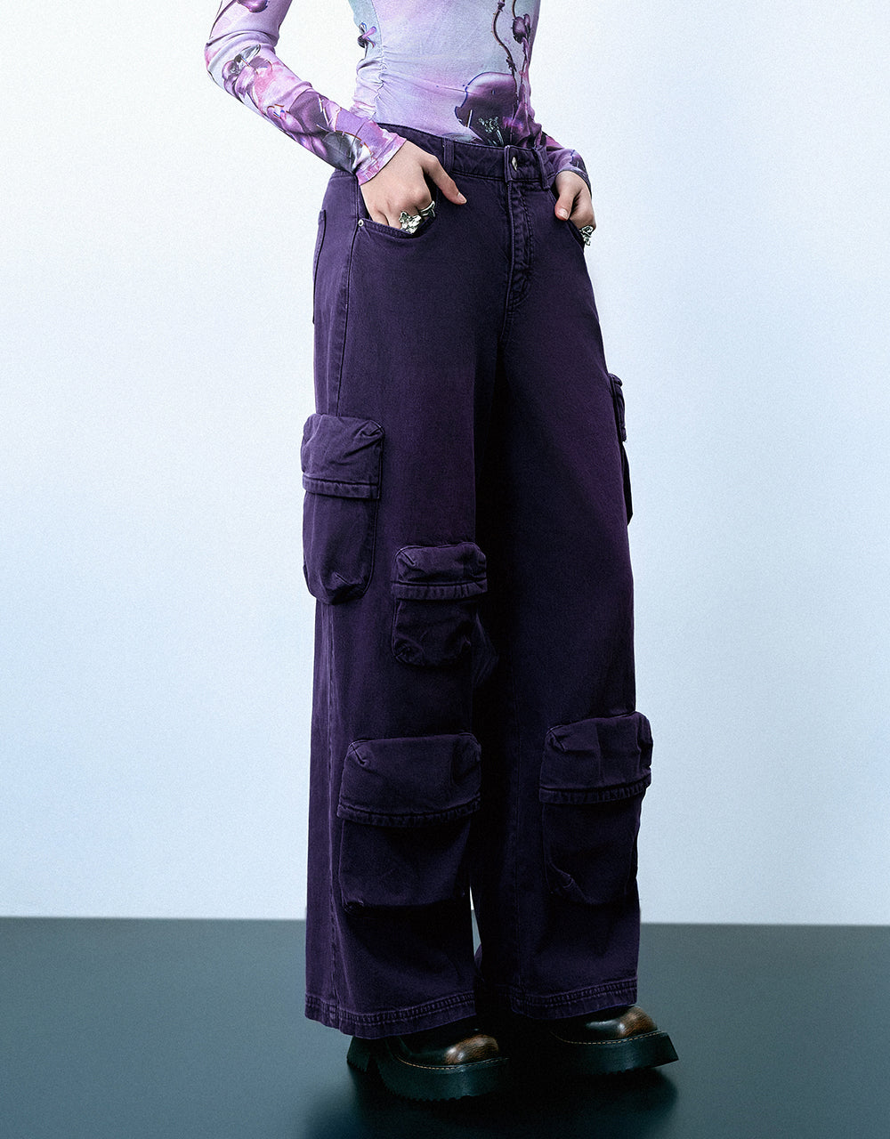 Multi-Pocket Wide-Leg Jeans