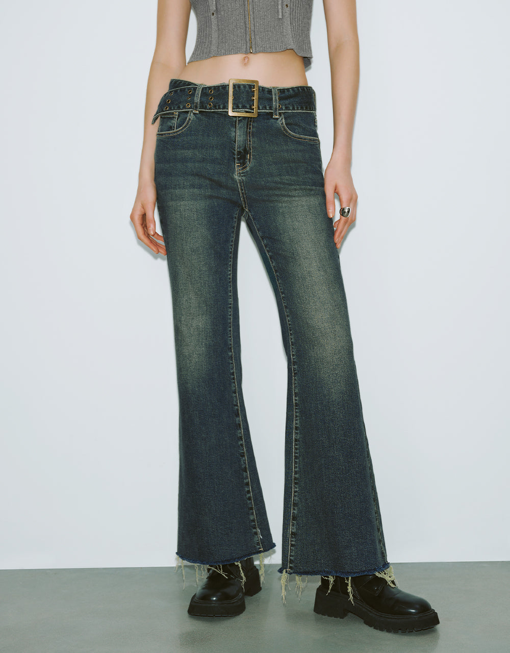 Wide-Leg Jeans With Belt