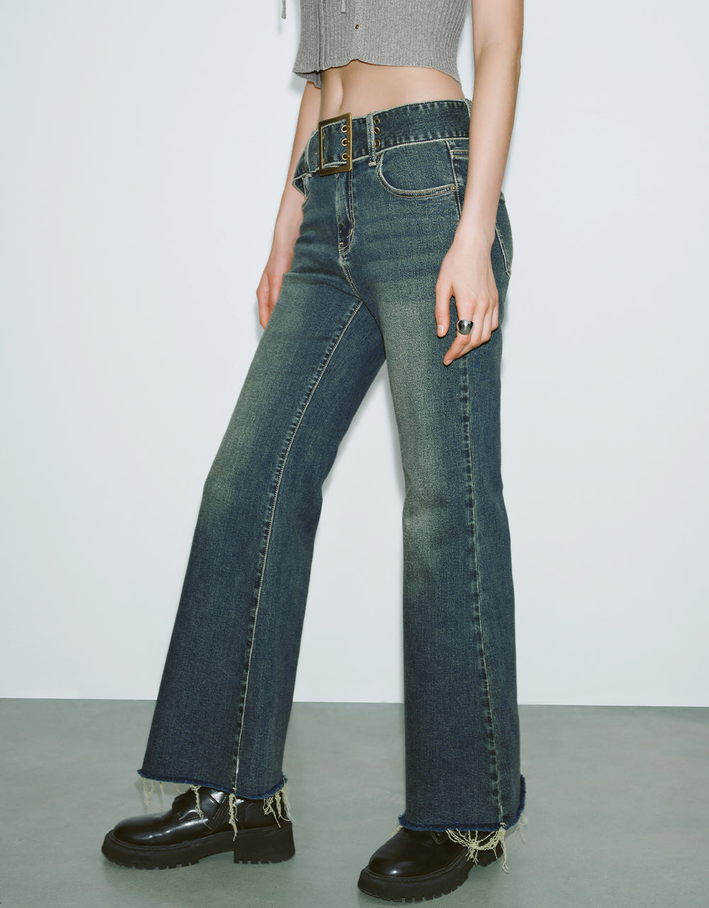 Wide-Leg Jeans With Belt