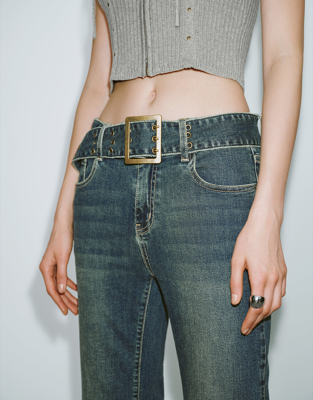 Wide-Leg Jeans With Belt