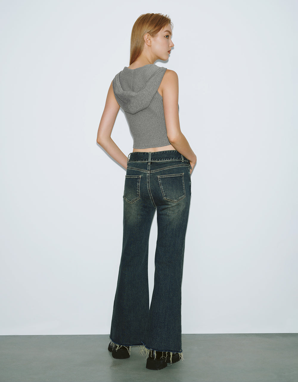 Wide-Leg Jeans With Belt