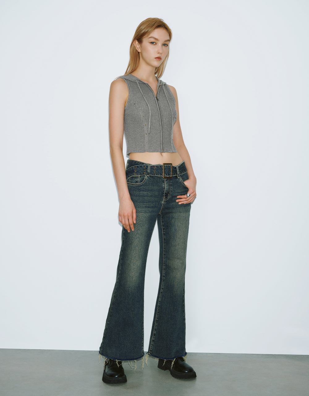 Wide-Leg Jeans With Belt