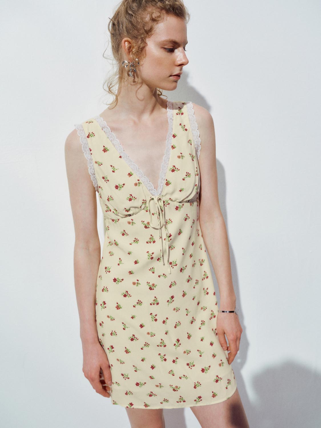 V-Neck Sleeveless Floral Mini Dresses