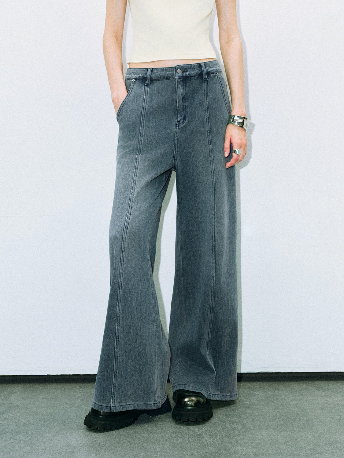 Wide-Leg Jeans