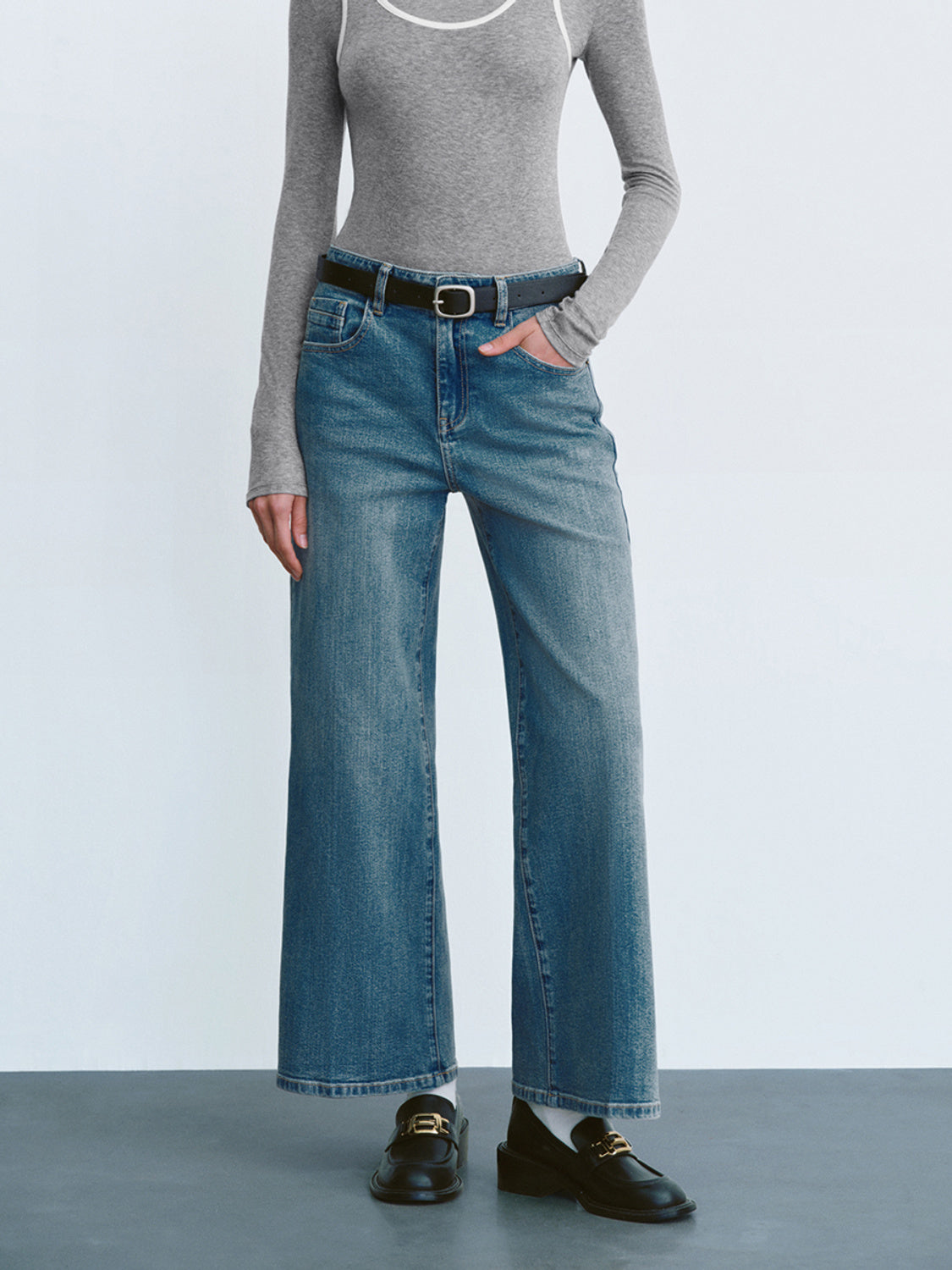 Straight Jeans With Belt