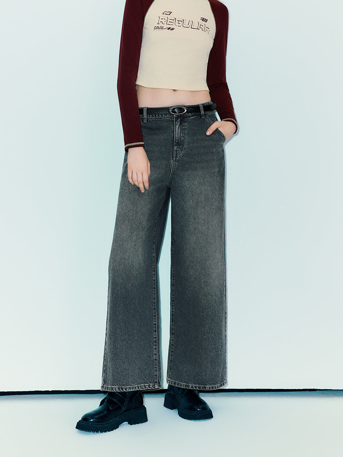 Wide-Leg Jeans With Belt