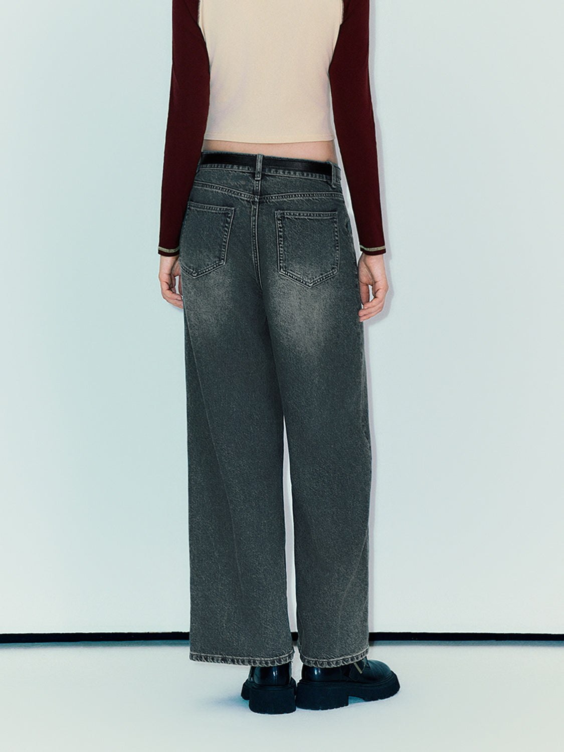 Wide-Leg Jeans With Belt