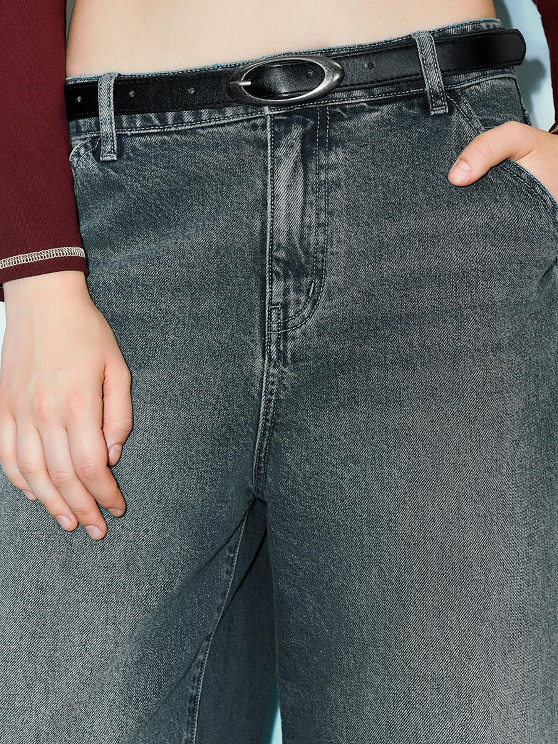 Wide-Leg Jeans With Belt
