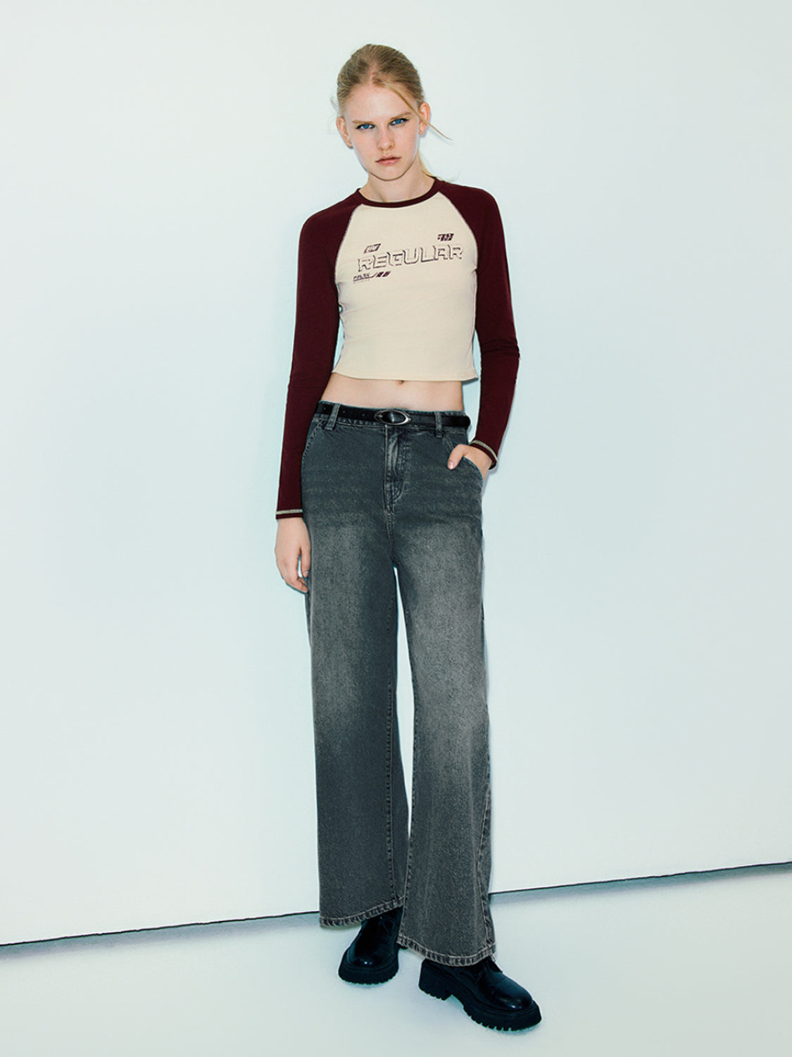 Wide-Leg Jeans With Belt