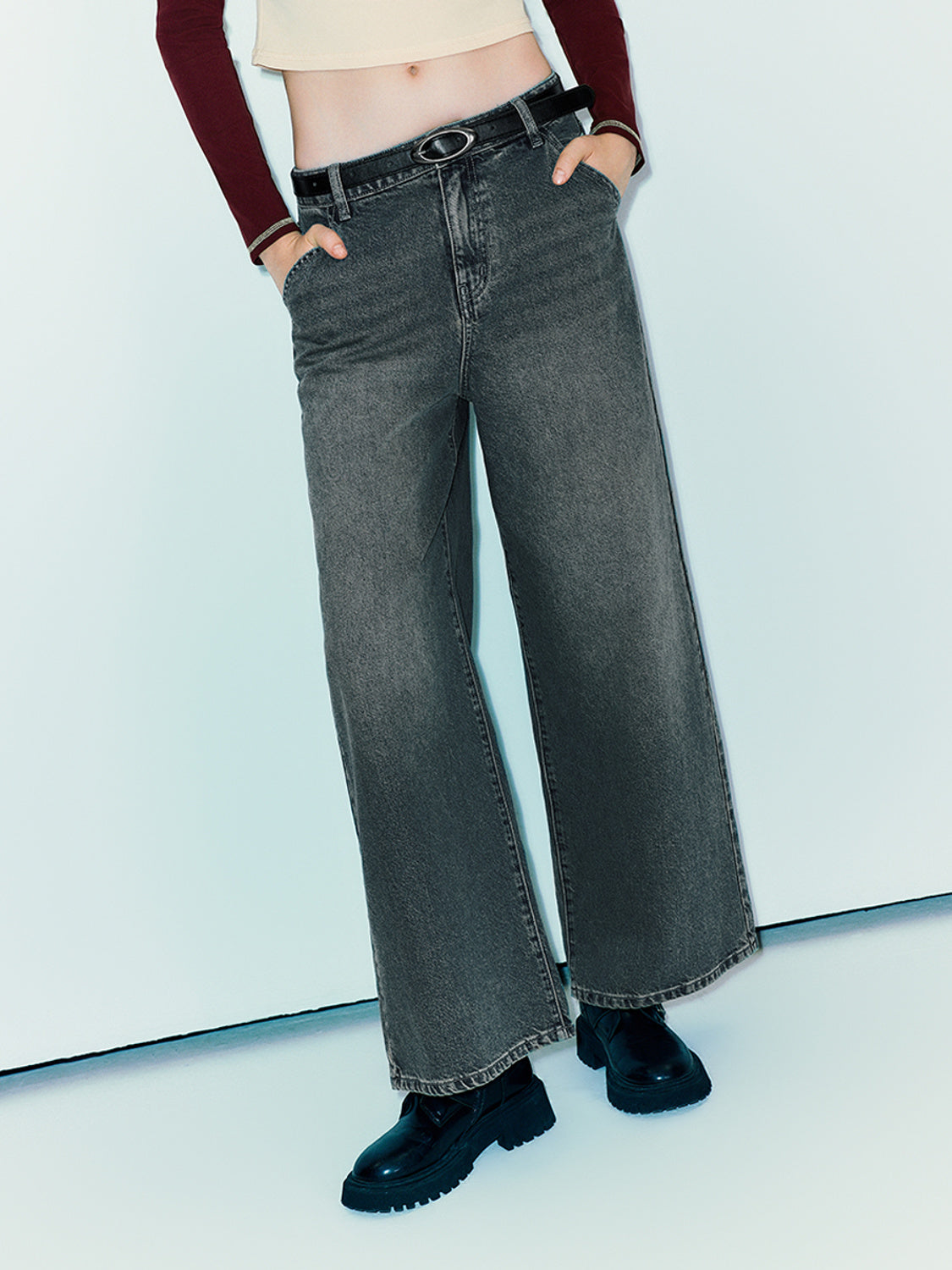 Wide-Leg Jeans With Belt
