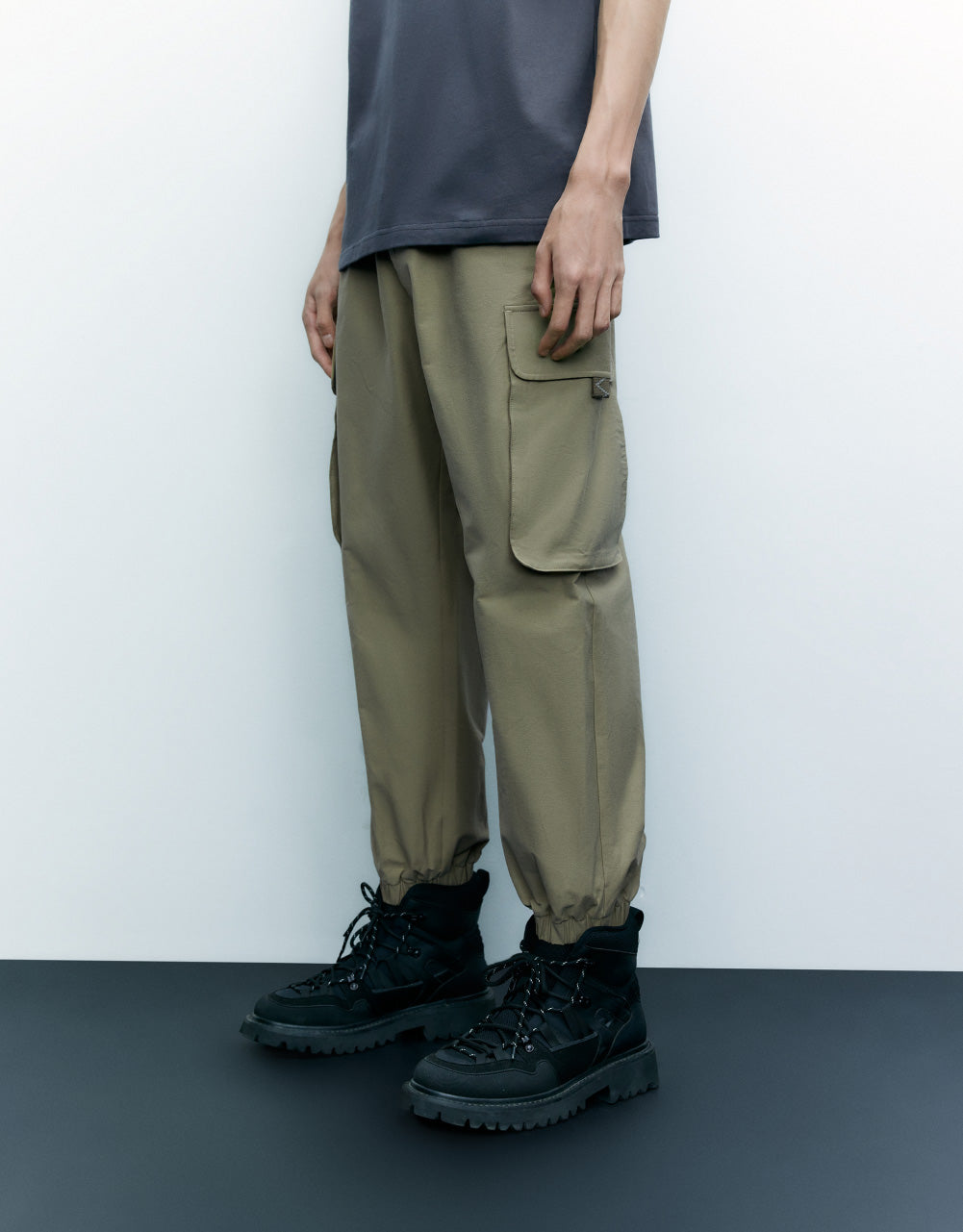 Multi-Pockets Drawstring Waist Jogger Pants