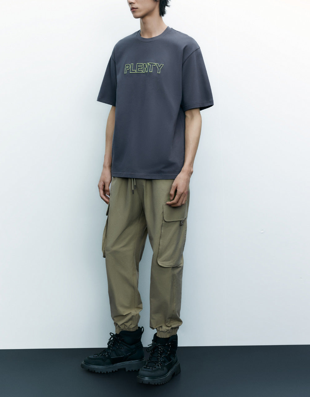 Multi-Pockets Drawstring Waist Jogger Pants