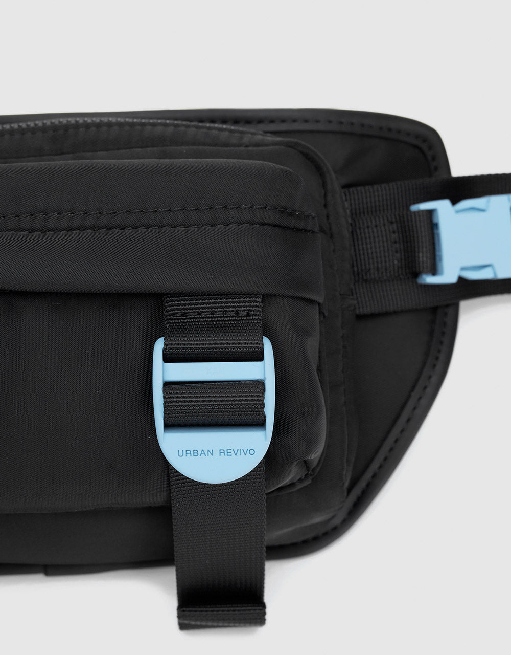 Contrast Buckle Fanny Pack