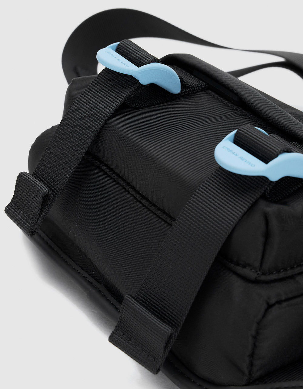 Contrast Buckle Fanny Pack