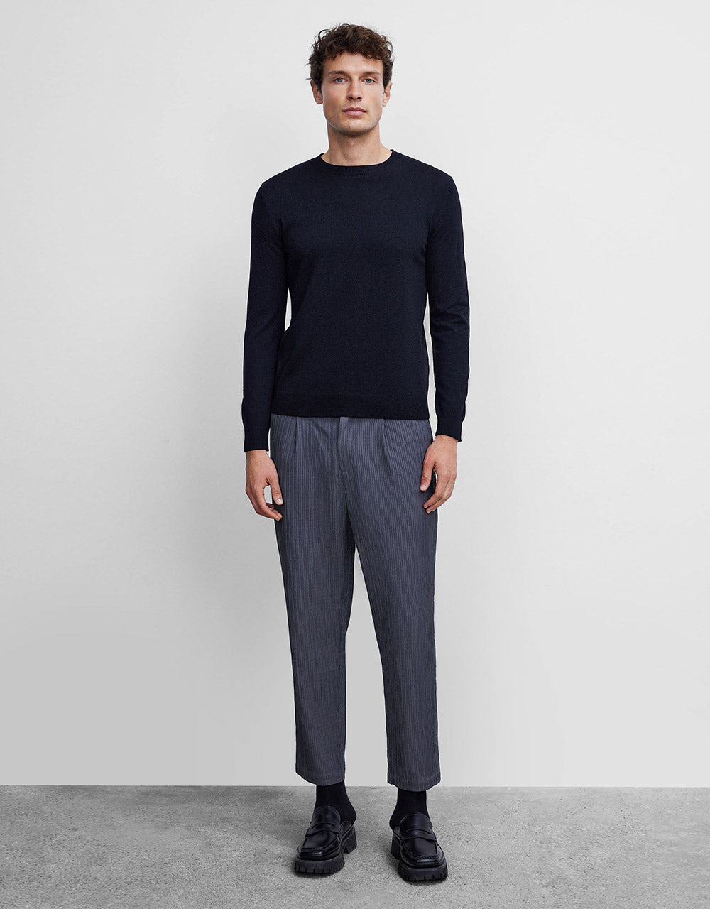 Textured Pleated Straight Pants
