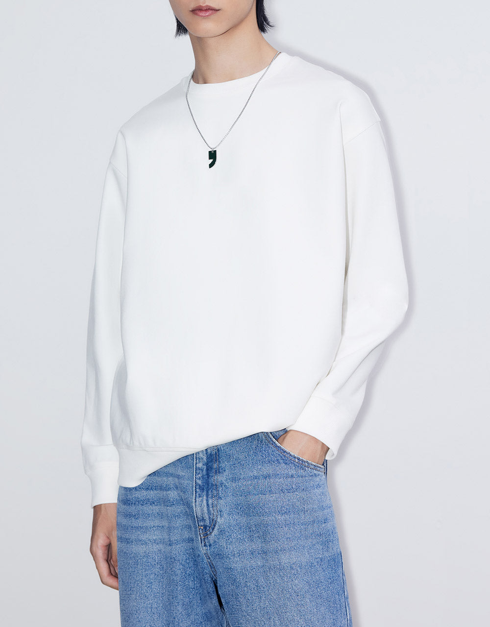 Sweatshirt With Necklace