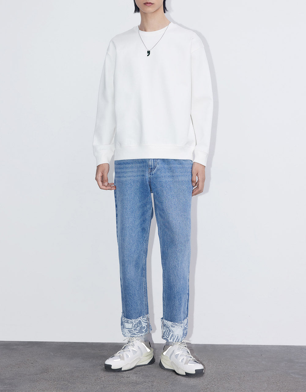 Sweatshirt With Necklace