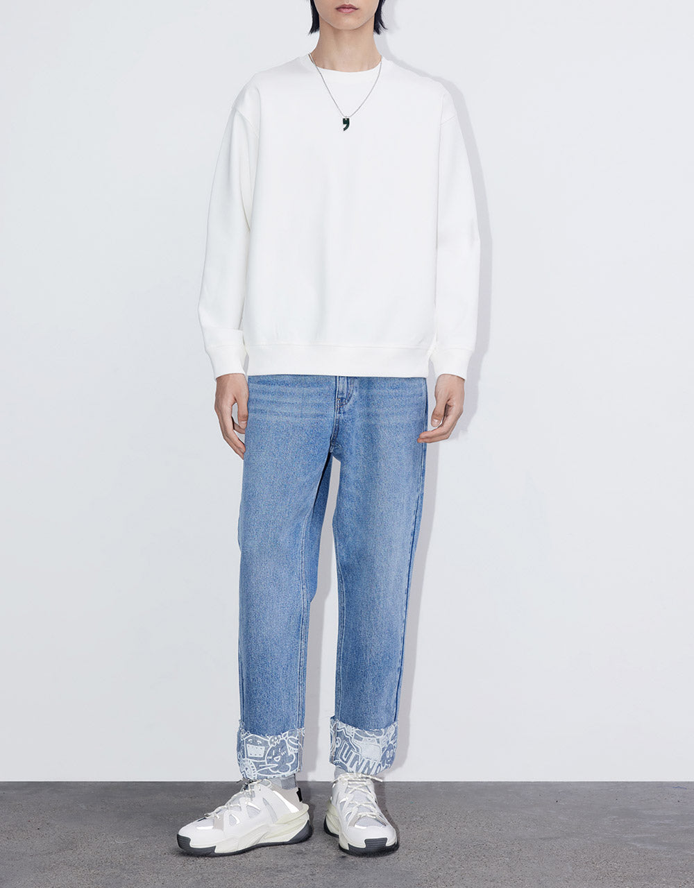 Sweatshirt With Necklace