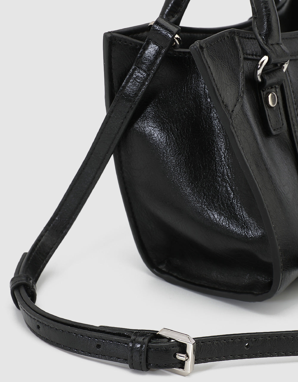 Metal Plate Detail Shoulder Bag