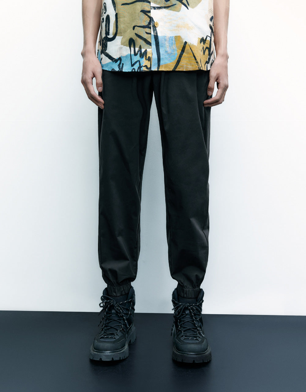 Low-Cut Uppers Jogger Pants