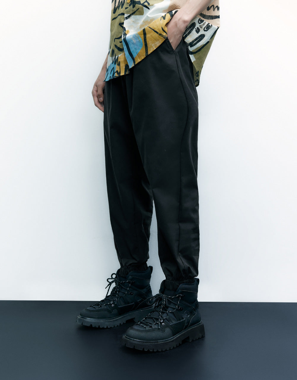 Low-Cut Uppers Jogger Pants