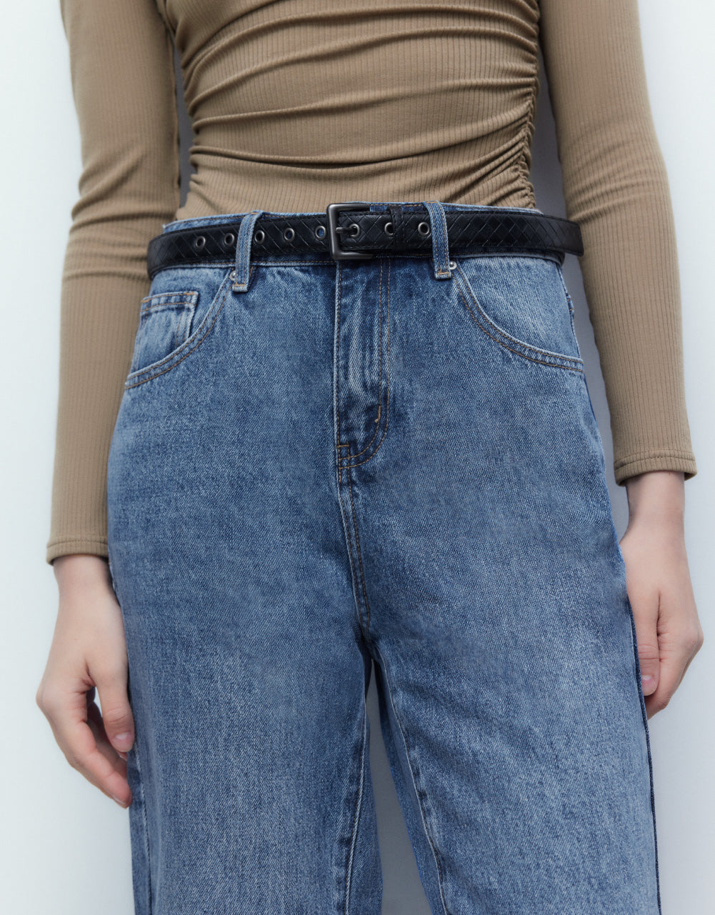 Mid Waist Carrot Fit Jeans