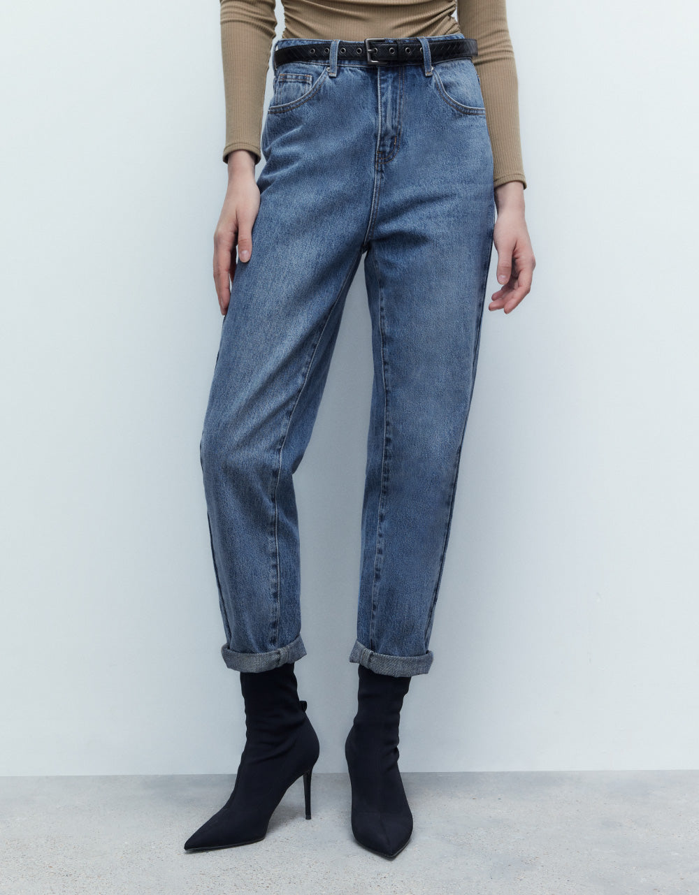 Mid Waist Carrot Fit Jeans