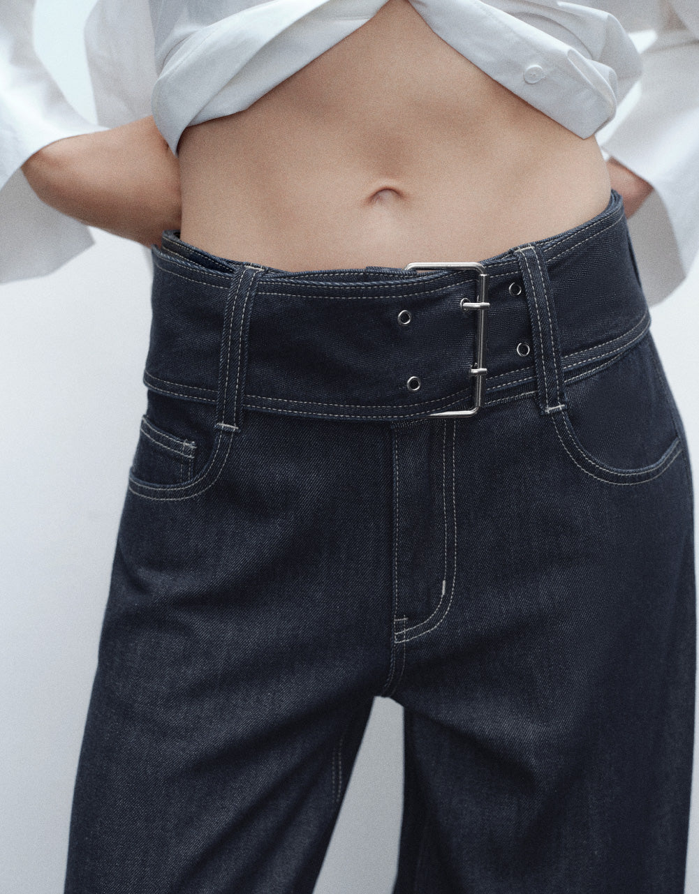 Wide-Leg Jeans With Buckled Belt