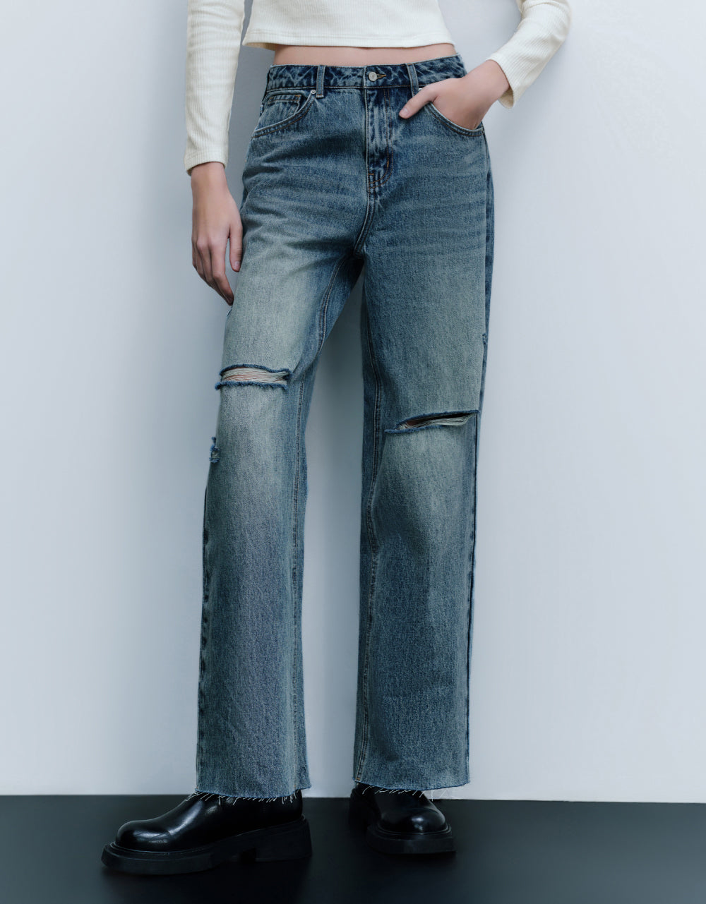 Mid-Waist Frayed Jeans