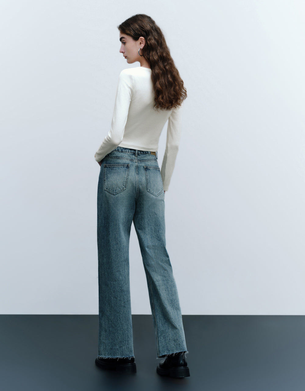Mid-Waist Frayed Jeans