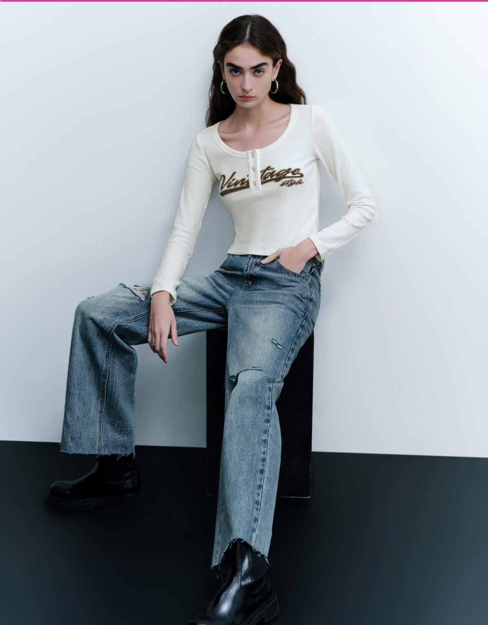 Mid-Waist Frayed Jeans