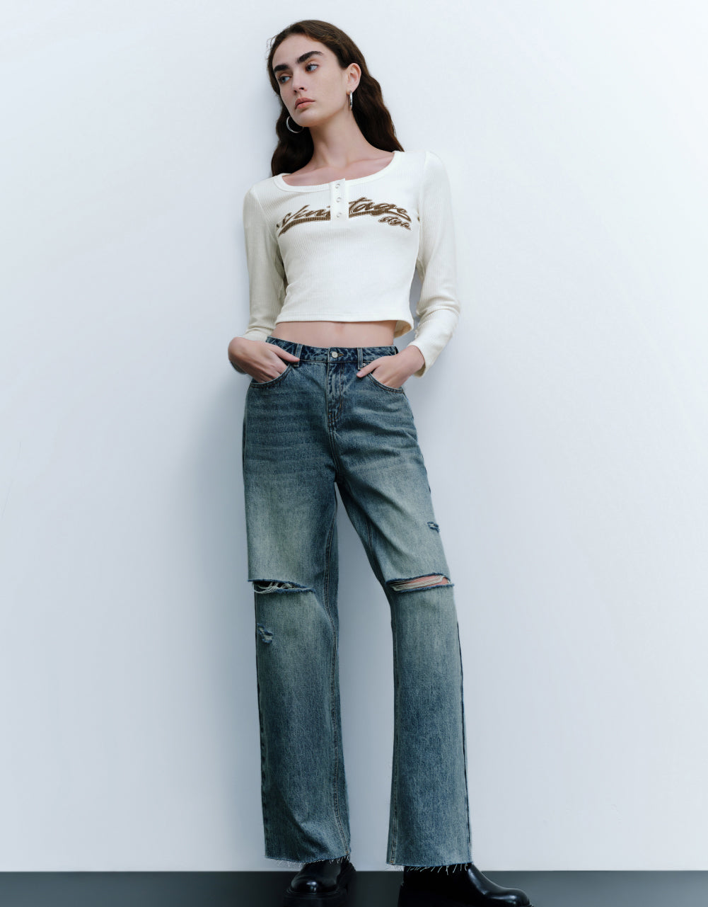 Mid-Waist Frayed Jeans