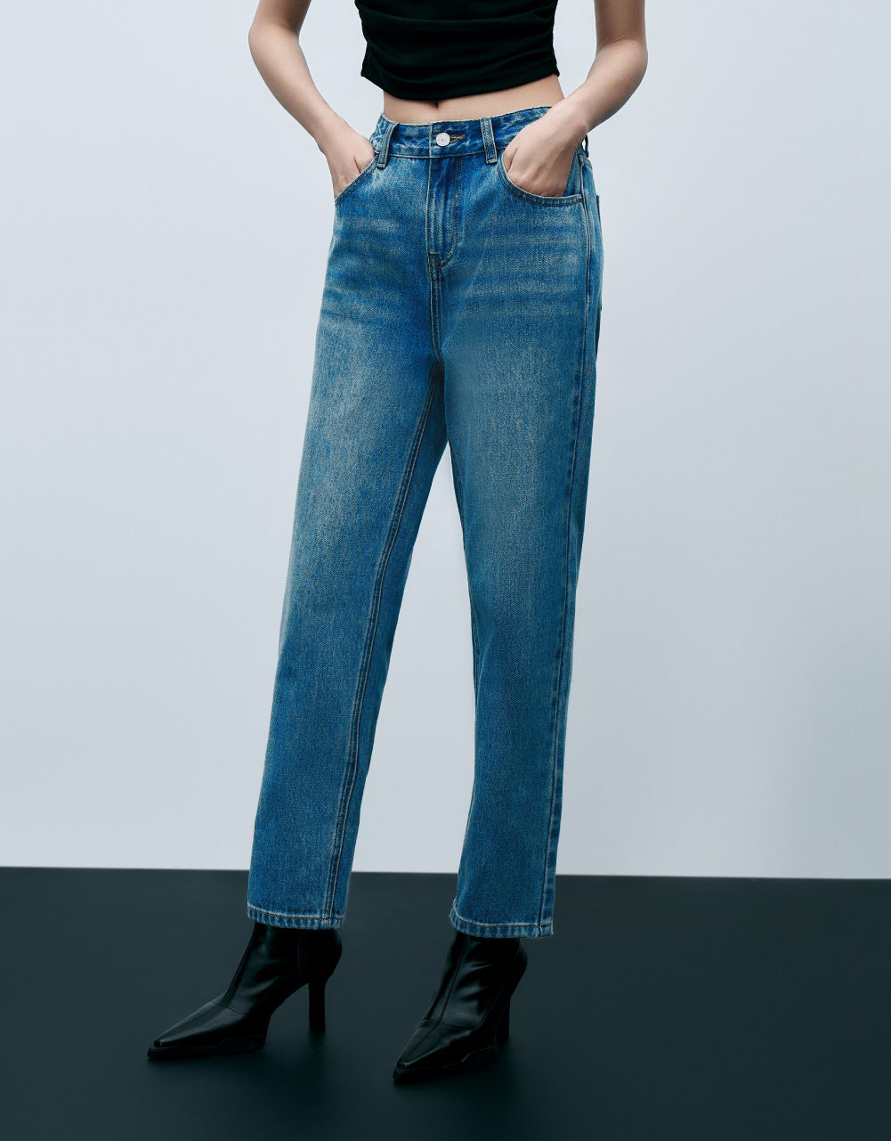 Mid-Waist Carrot Fit Jeans