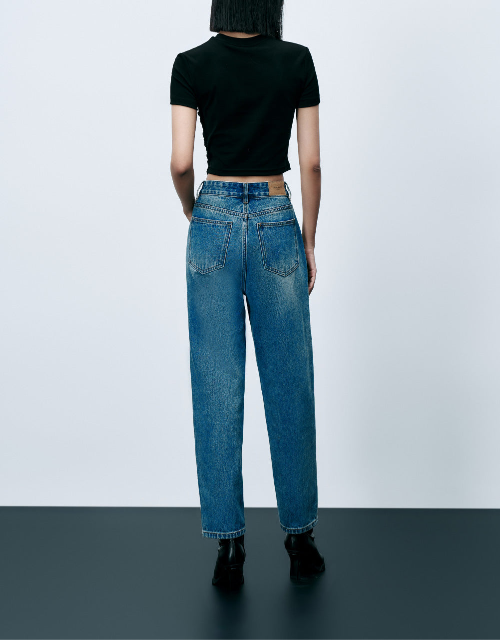 Mid-Waist Carrot Fit Jeans