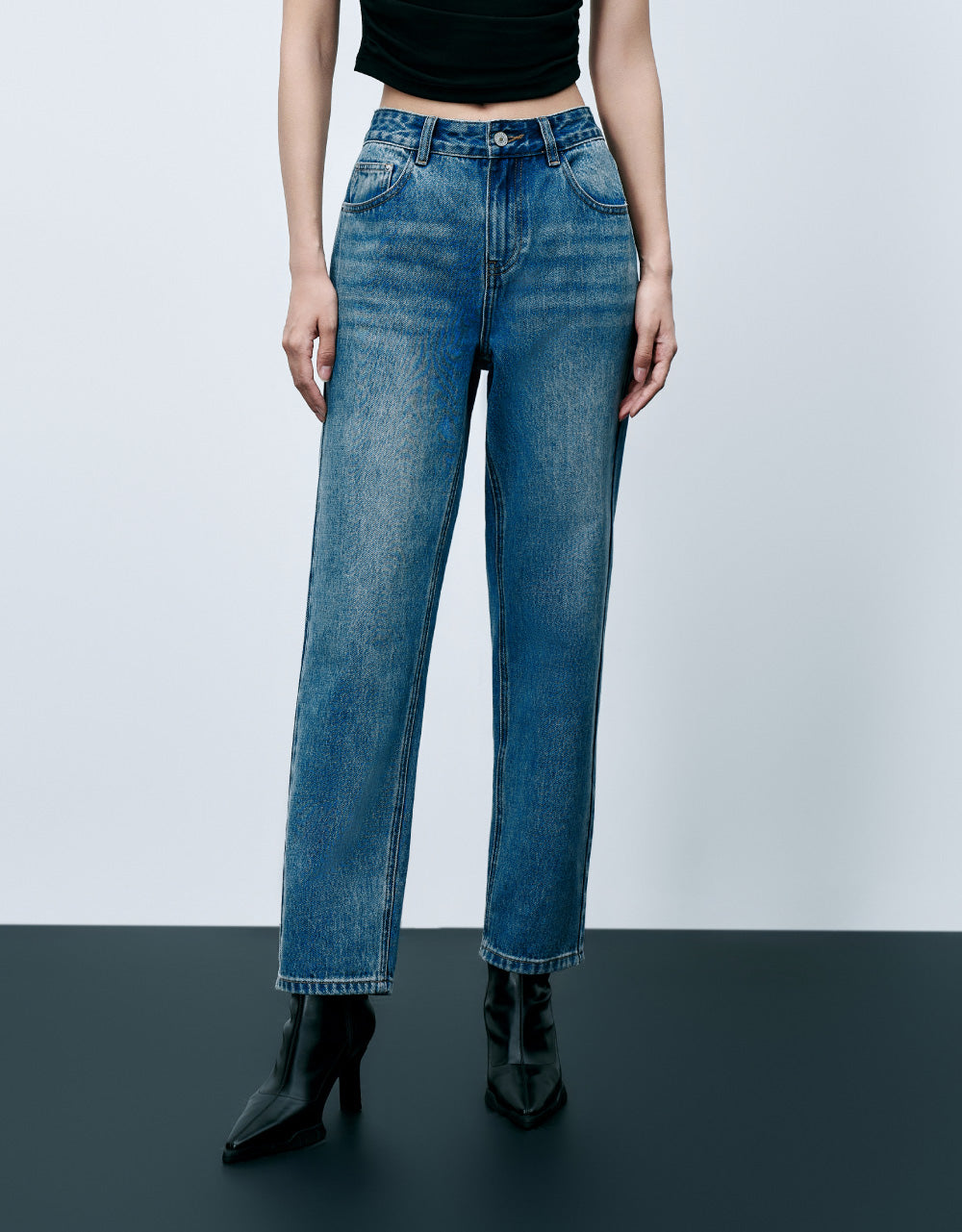 Mid-Waist Carrot Fit Jeans