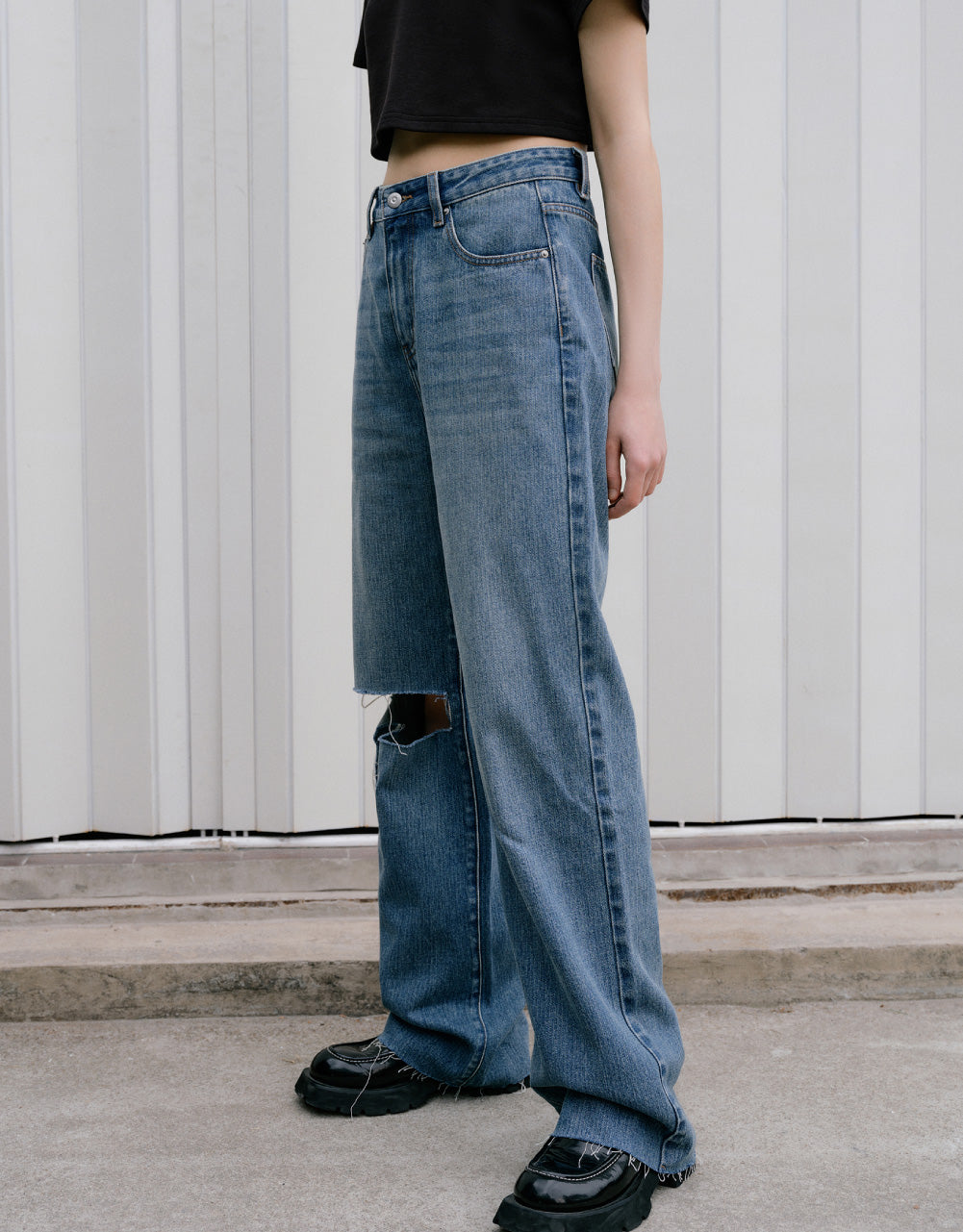Ripped Raw Hem Wide-Leg Jeans