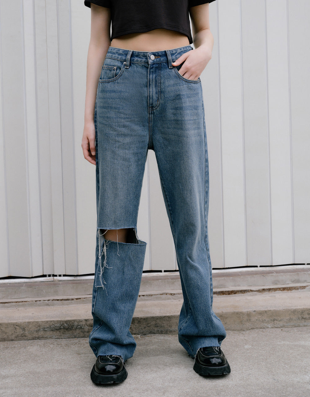 Ripped Raw Hem Wide-Leg Jeans