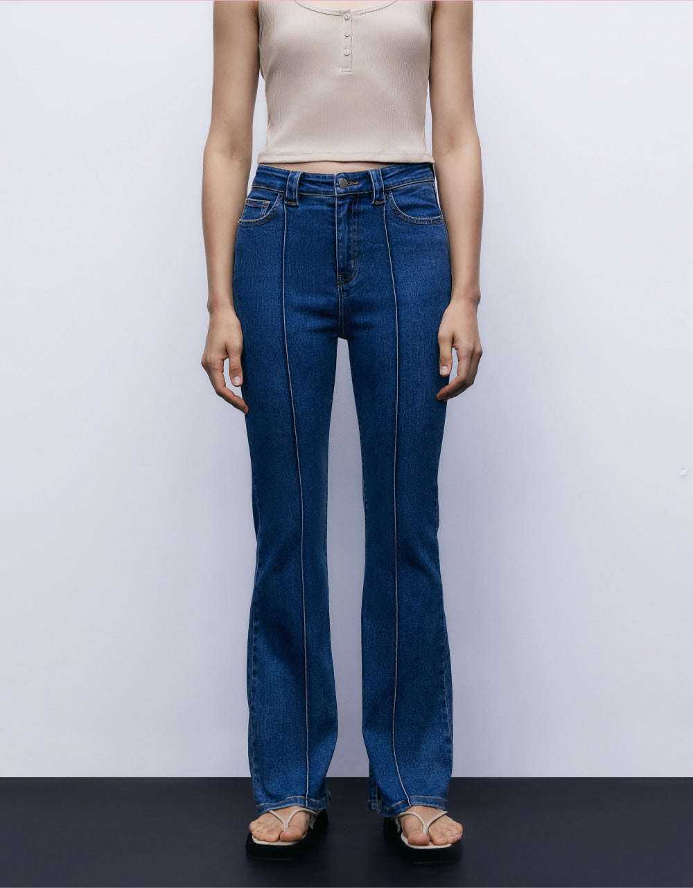 Mid-Waist Line Detail Flare Jeans