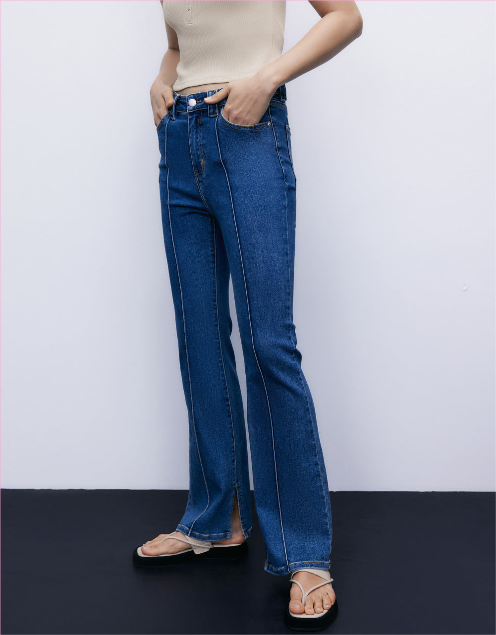 Mid-Waist Line Detail Flare Jeans