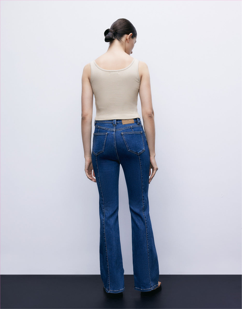 Mid-Waist Line Detail Flare Jeans