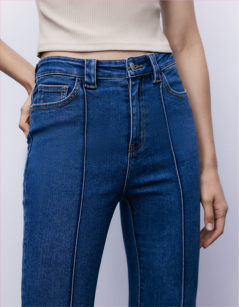 Mid-Waist Line Detail Flare Jeans