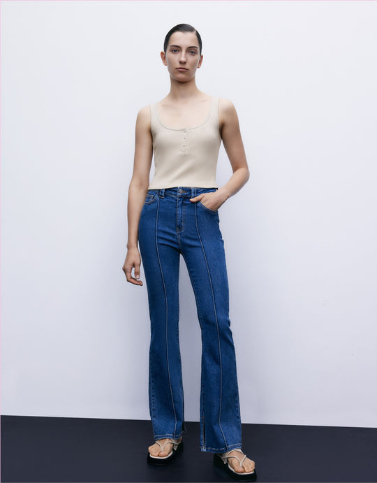 Mid-Waist Line Detail Flare Jeans