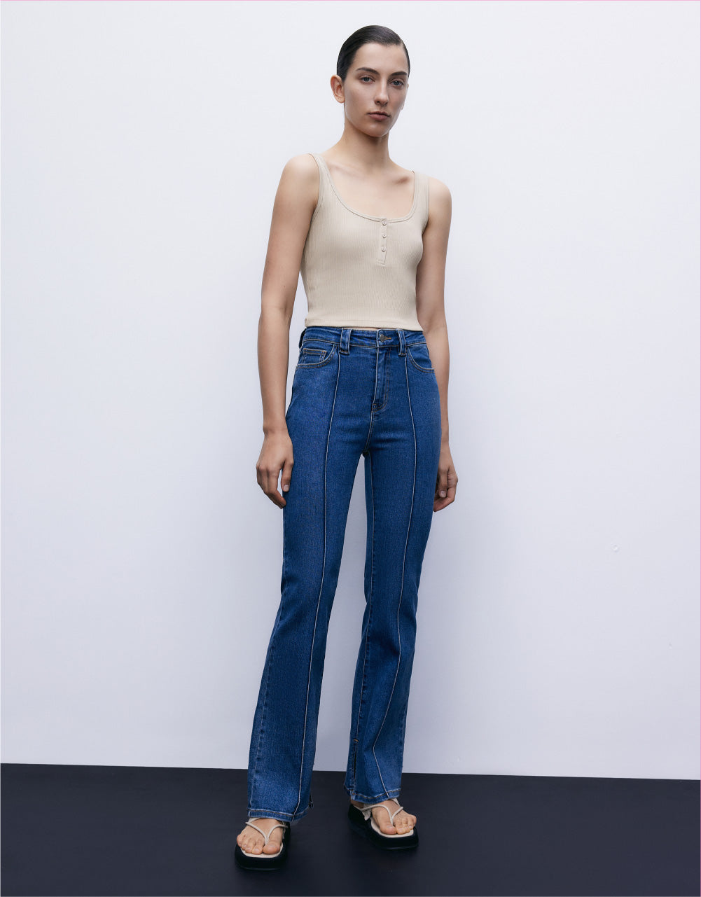 Mid-Waist Line Detail Flare Jeans