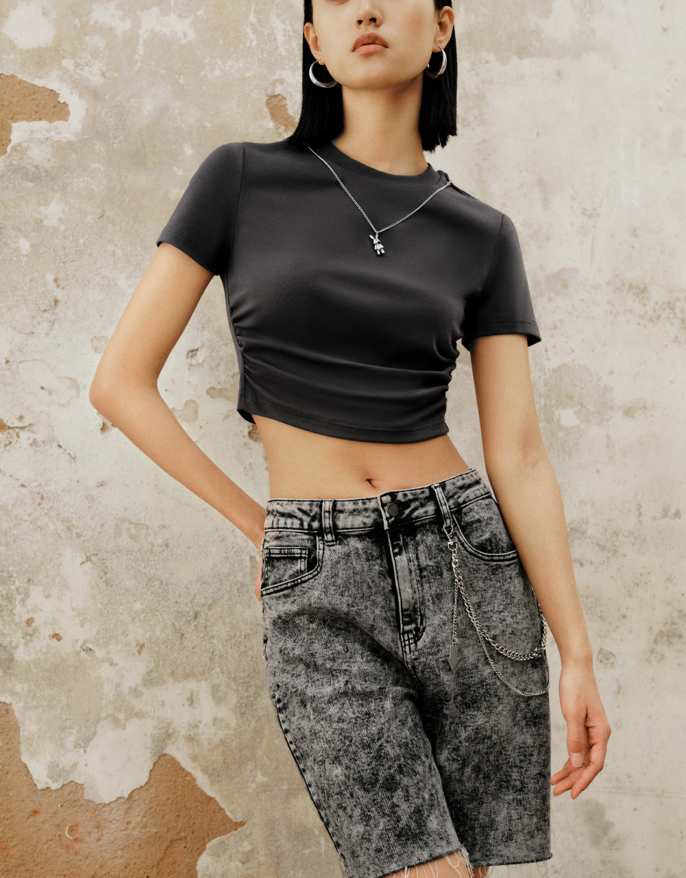 Crew Neck T-Shirt With Necklace
