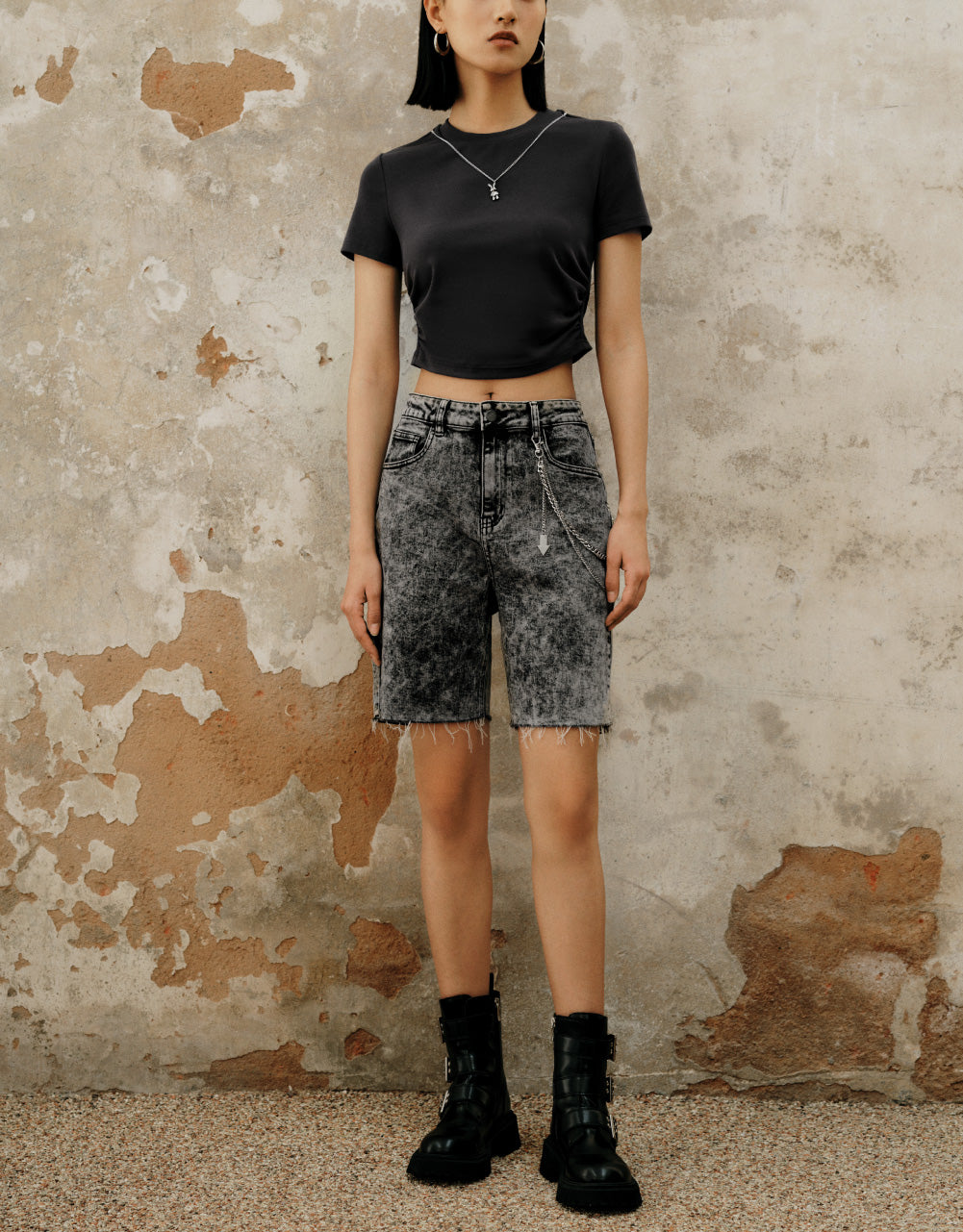 Crew Neck T-Shirt With Necklace