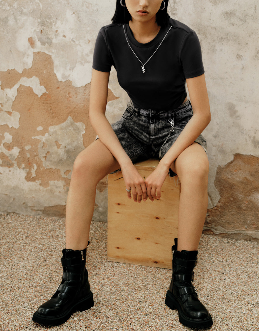 Crew Neck T-Shirt With Necklace