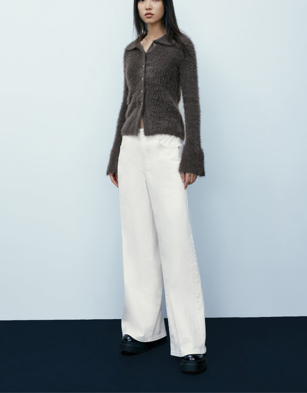 Mid-Waist Wide-Leg Jeans