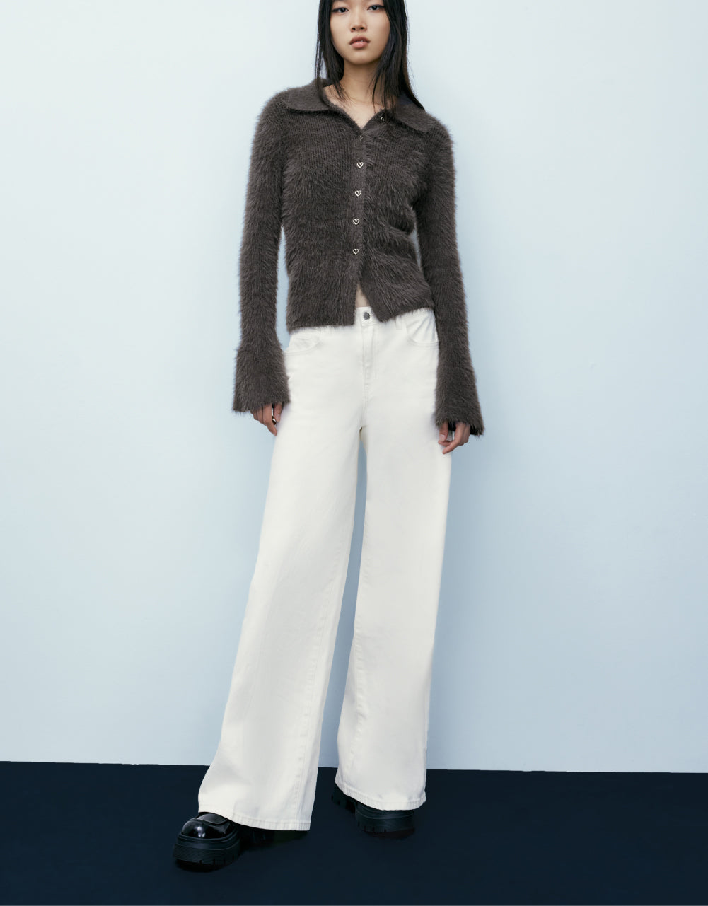 Mid-Waist Wide-Leg Jeans