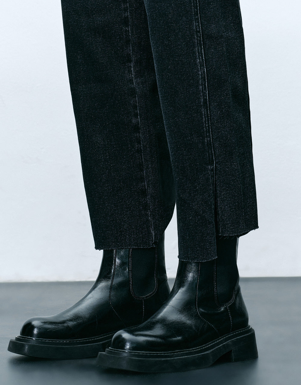 Raw Hem Cropped Straight Jeans
